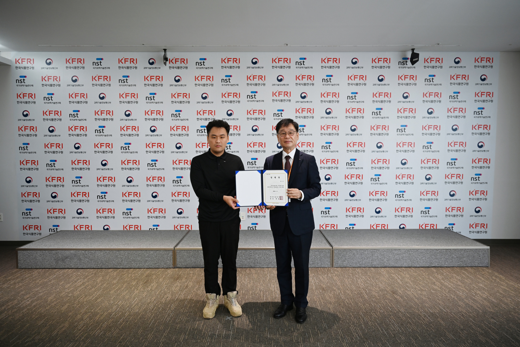 1785729546471_황정민.jpg